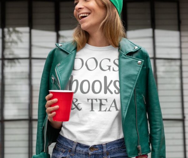 Tricou personalizat - Dogs books and tea